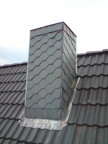 Schornsteinverkleidung mit Naturschiefer