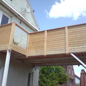 <img title="" alt="" src="http://media.seitenbox.de/p/1042/images/big/4e9ea2b6-7234-4830-bd2c-057d57e62c34.jpg"/> Balkon und Hochterrasse Ansicht 2