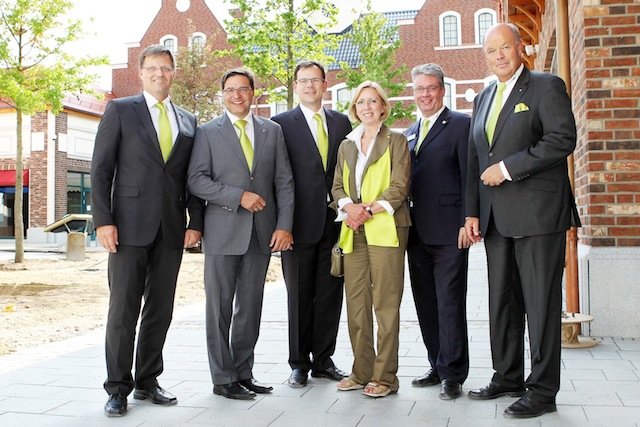 Vor ihrem Jahrestreffen besichtigten die NORDATE-Bürgermeister das Designer Outlet Neumünster: Hanno Krause (Bürgermeister Kaltenkrichen), Thomas Köppl (Bürgermeister Quickborn), Dr. Olaf Tauras (Oberbürgermeister Neumünster), Elisabeth von Bressensdorf (Stellv. Bürgermeisterin Henstedt-Ulzburg), Hans-Jürgen Kütbach (Bürgermeister Bad Bramstedt) und Hans-Joachim Grote (Oberbürgermeister Norderstedt) v.l.n.r.