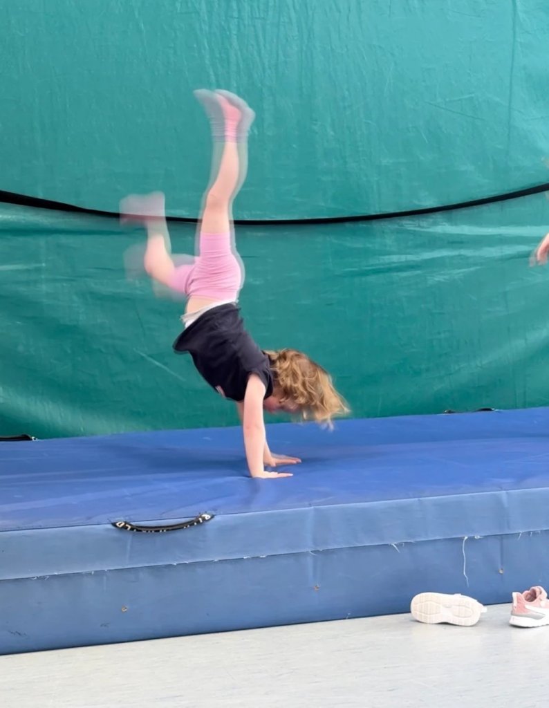 Kita - Preis 2024 und wir sind dabei...

Unsere Kita gehört zu den 15 (aus 500) nominierten in der Kategorie 