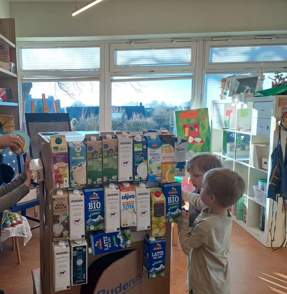 Kita - Preis 2024 und wir sind dabei...

Unsere Kita gehört zu den 15 (aus 500) nominierten in der Kategorie 